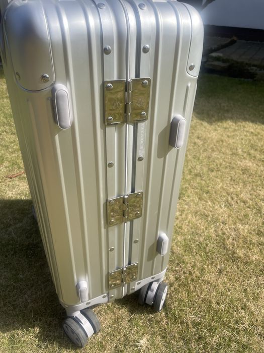 Aluminiowa walizka  20 . Kabinówka .