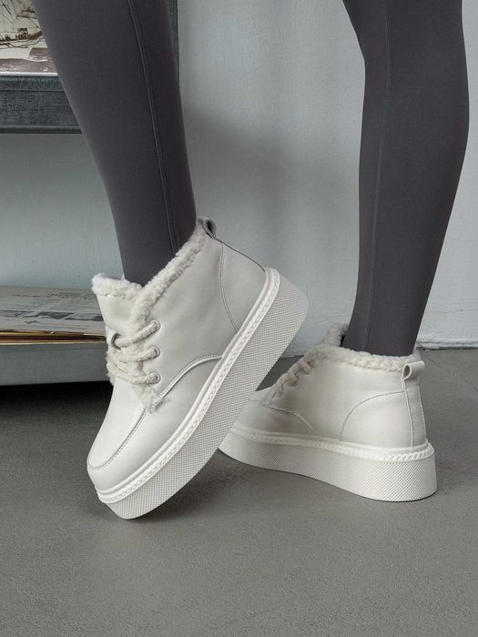 Жіночі шкіряні  зимні черевики на платформі