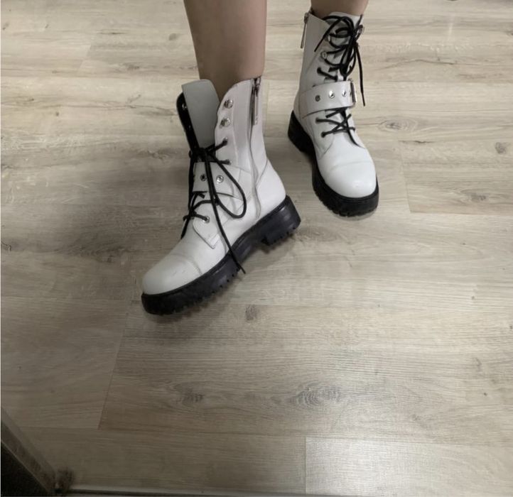 Білі черевики zara шкіряні