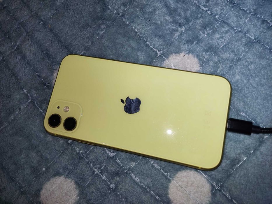 Продаю айфон 11  на 256гб можливий і обмін