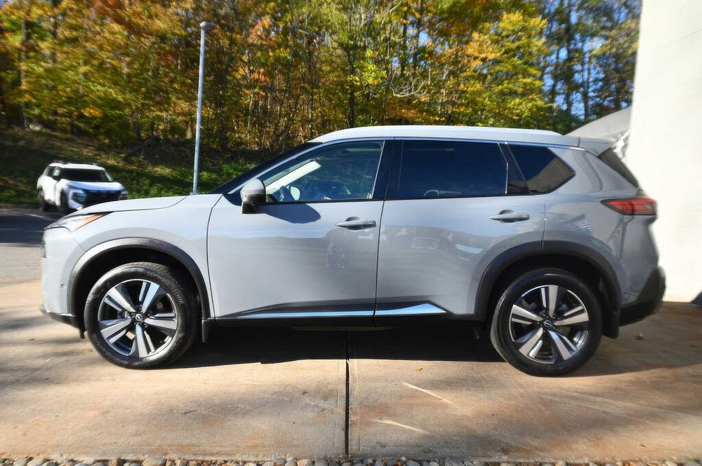 Nissan Rogue SL      2023