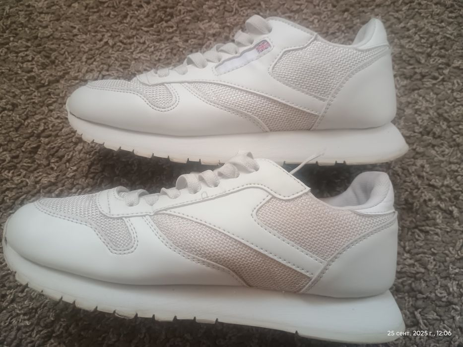 Кроссовки р. (36)