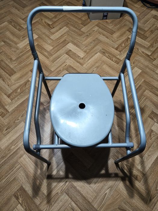 Стілець-туалет для літніх людей та інвалідів (регульований)
