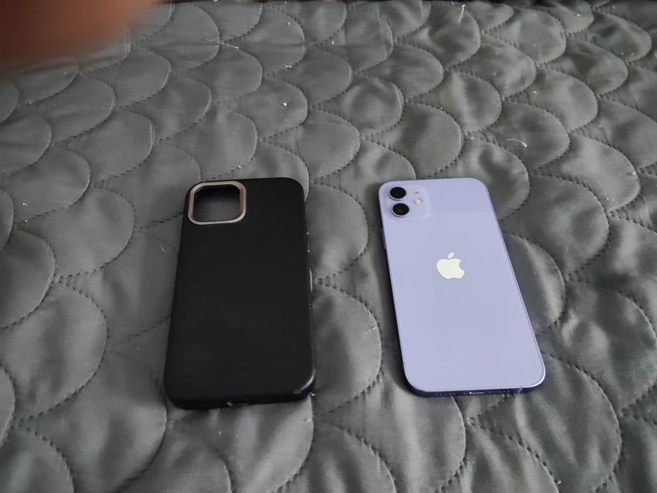 Vendo iPhone 12 roxo de 128gb com carregador e cabo