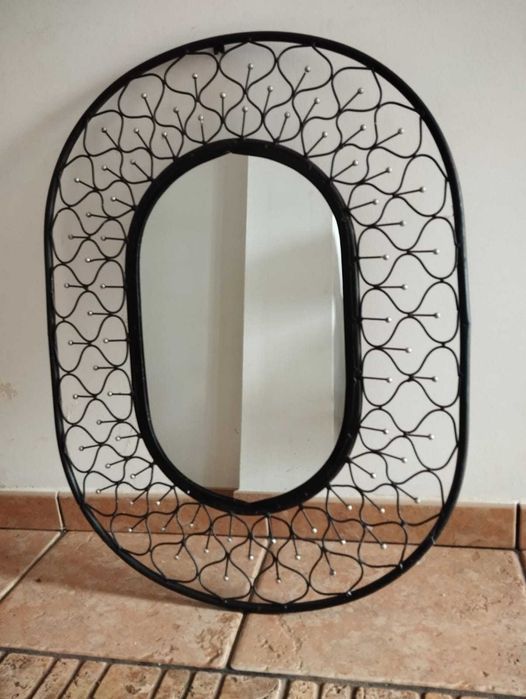 Espelho Oval em Ferro
