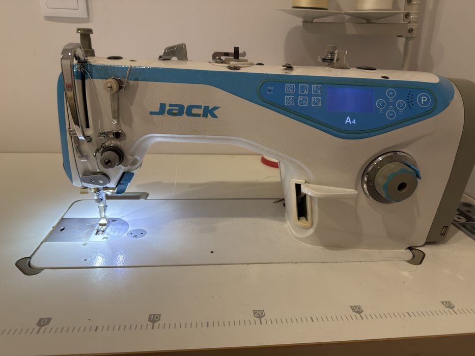 Maquina custura jack a4 semi nova NEGOCIAVEL