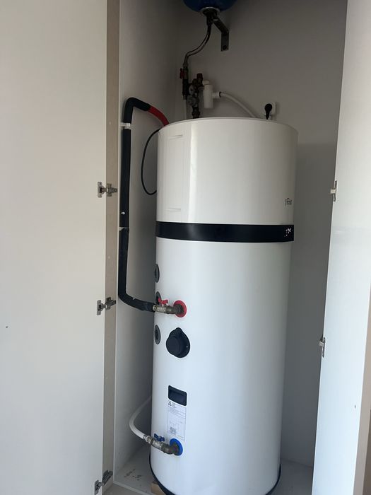 Bomba de calor para AQS com wifi Ferroli EGEA TECH HT de 200 litros