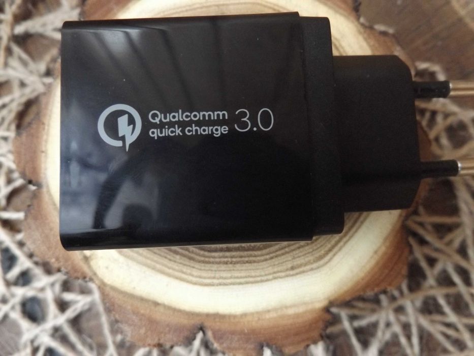 Універсальний зарядний пристрій. Три порти. LED дисплей