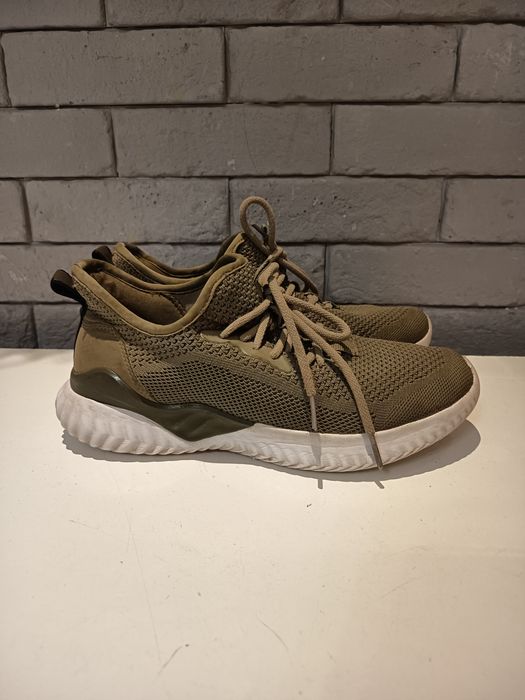 Męskie buty sportowe 41 VTY (Deichmann).