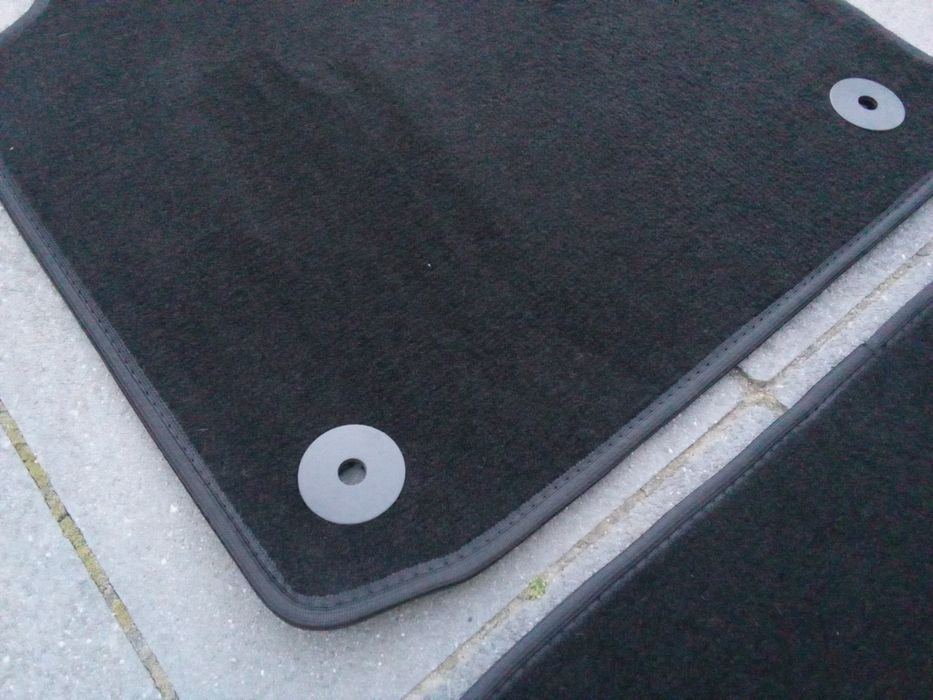 Dywaniki Welurowe VW Caddy 5 osób Czarne