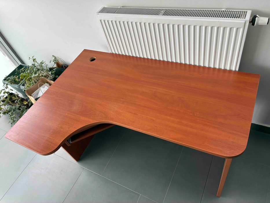 Wyprzedaż mebli biurowych - biurka