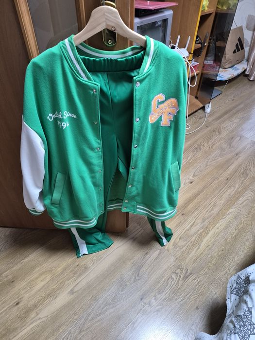 Продам бомбер і штани..