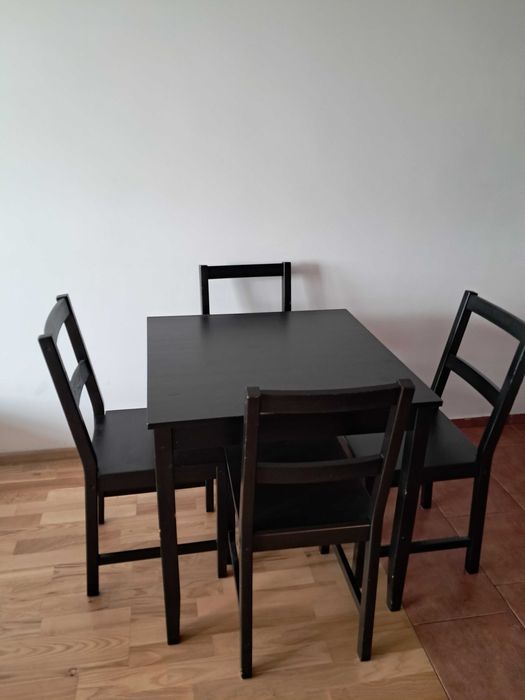Stół + 4 krzesła