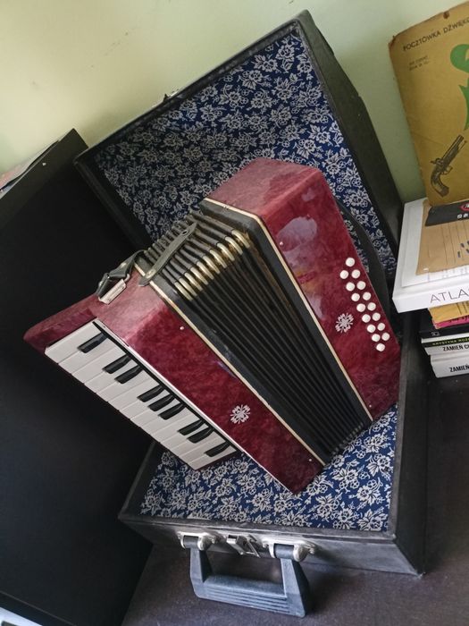 akordeon mały harmoszka instrument ludowy tradycyjny