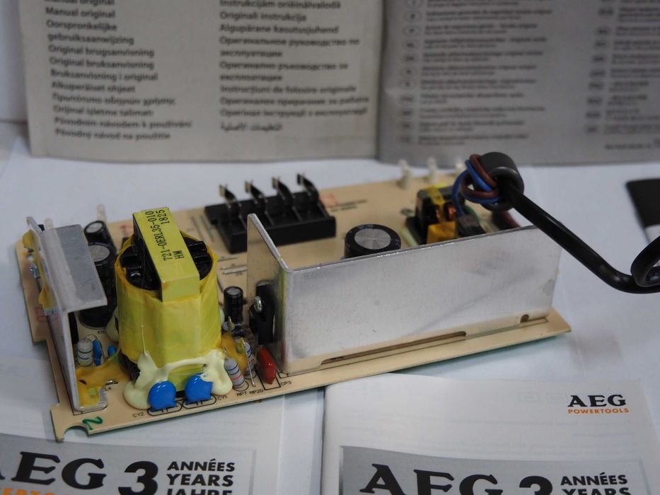 AEG BL 1418 ladowarka prostownik 14,4-18v BEZ obudowy wurth