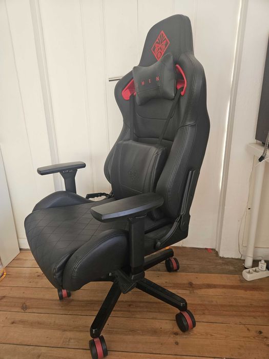 Cadeira gaming HP OMEN Citadel. Nova está por 635 euros na Worten.