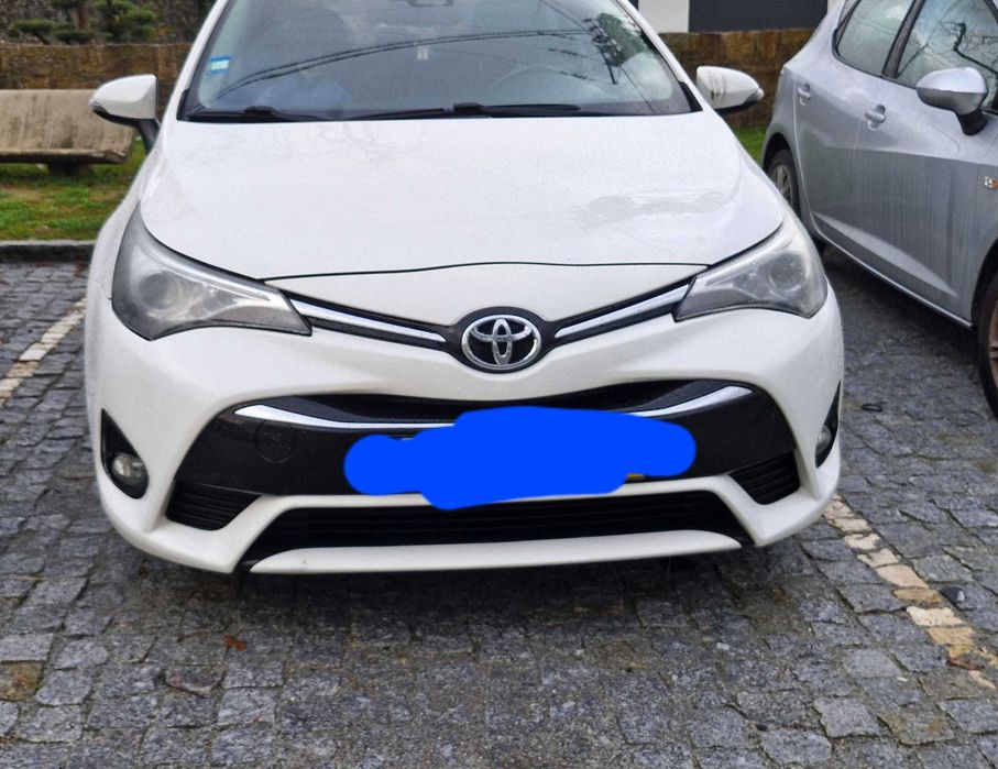Toyota Avensis 2.0 D-4DExclusive (Nacional) – Estofos em Pele — photo 4