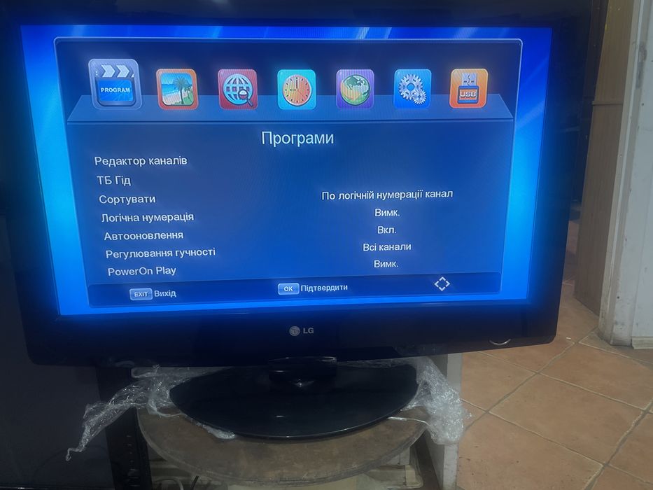 Телевізор LG 32 дюйма 32LG2100 повністю робочій