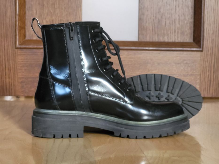 Продам чоботи  Hugo,  оригінал. 38 розмір.