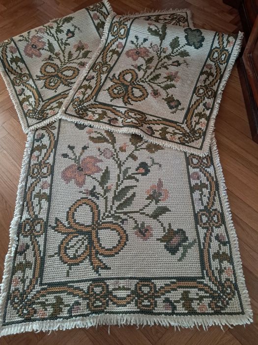 Conjunto de 3 tapetes de Arraiolos