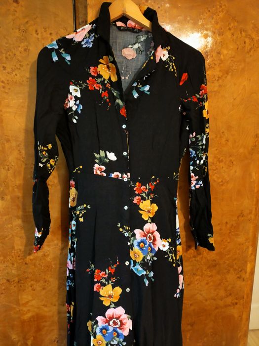 Sukienka w kwiaty długa boho folk Stradivarius