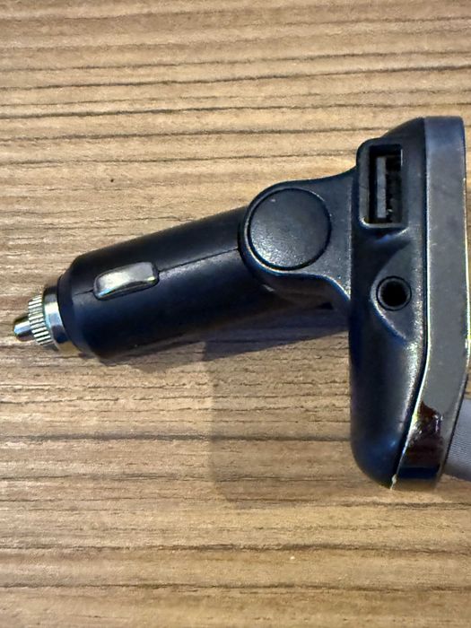 Transmiter FM / zestaw głośnomówiący