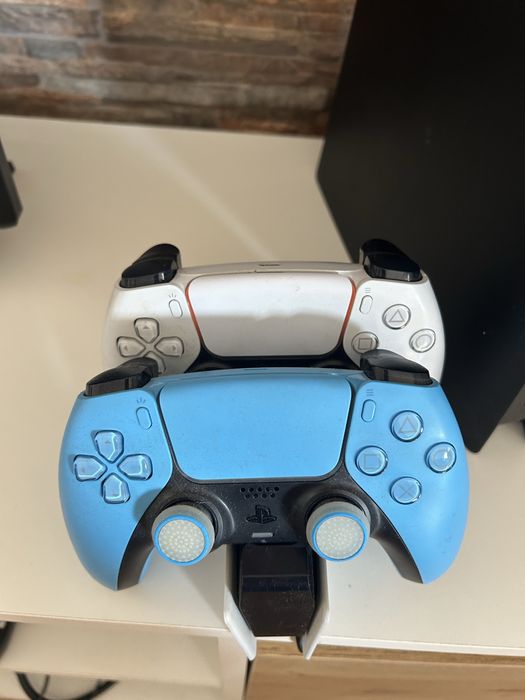 PlayStation 5 1TB + 2 Comandos + 2 Jogos