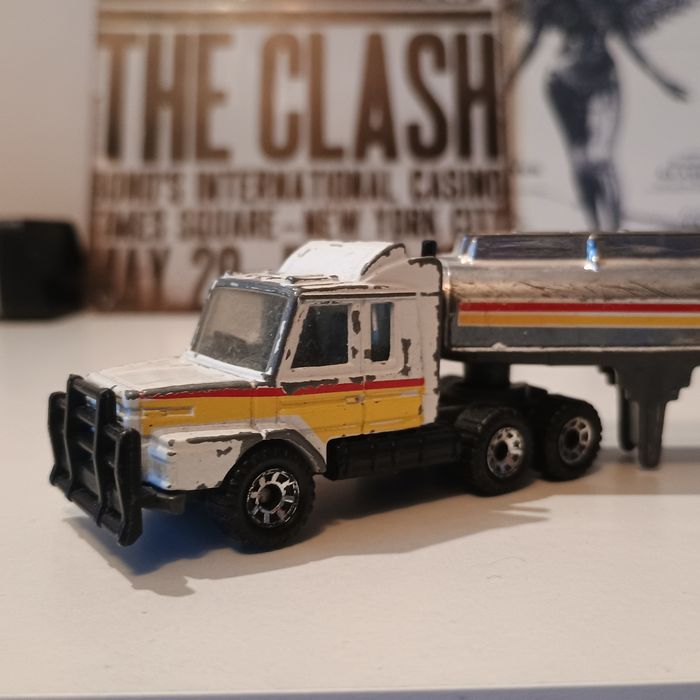 Matchbox Scania T142 shell tanker