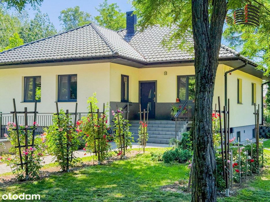 Dom z dużą działka i ogrodem - Łąkoć