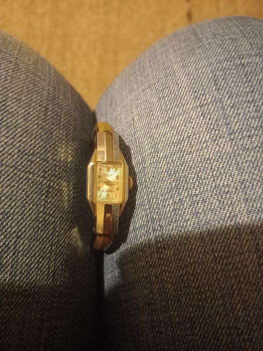 Zegarek   damski mechaniczny .