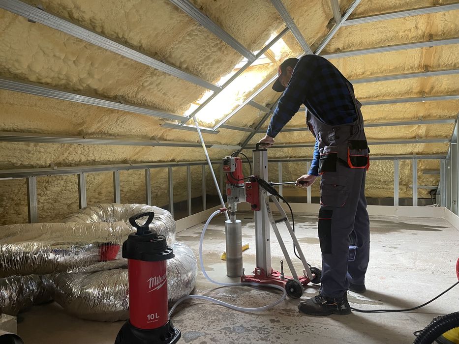 Wiertnica, otwornica, przewierty, wiercenie, otwory w betonie, cegle,