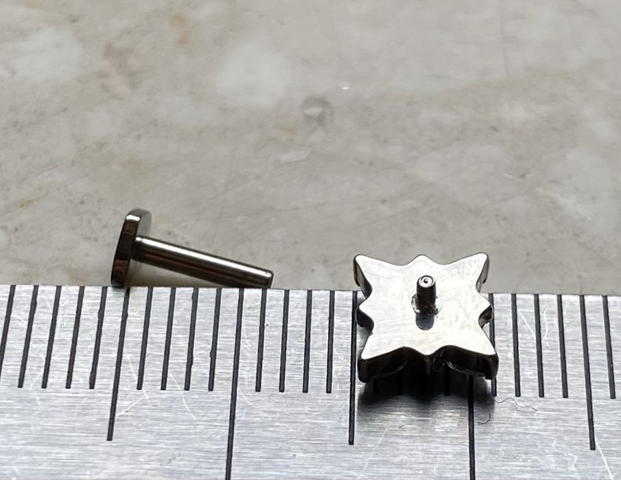 Unisex labret serce 6 mm 16 G kolczyk kwadrat i serce piercing Tytan
