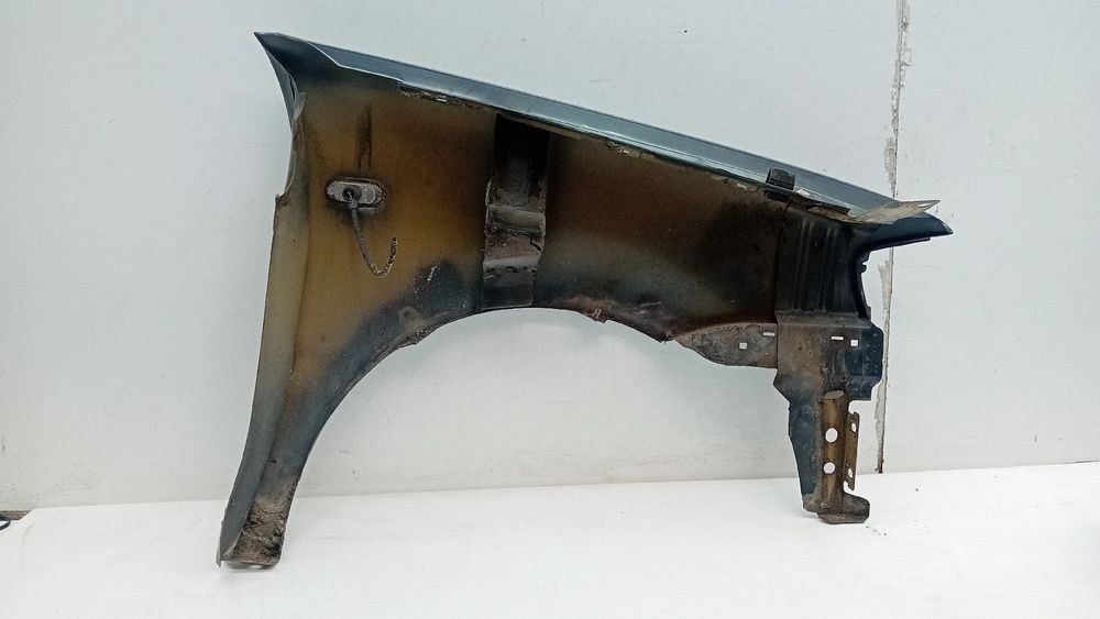 Guarda-lamas esquerdo VOLKSWAGEN Polo (6N)
