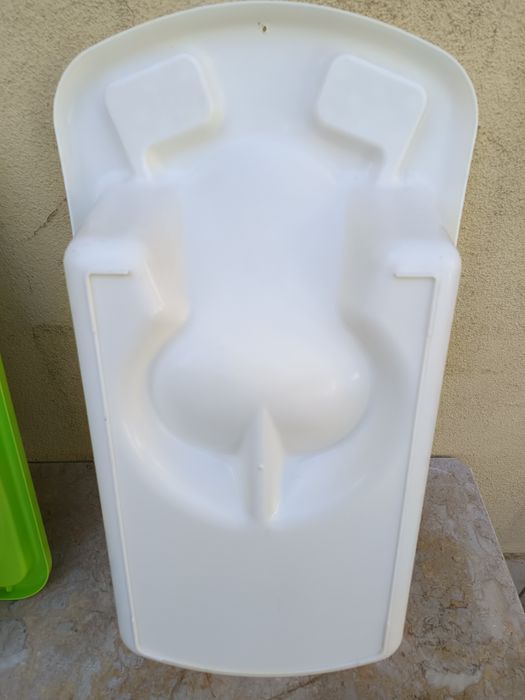 Vendo duas banheiras e cadeira de banho