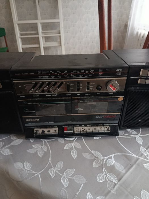 магнитофон Sanyo MW211LU.