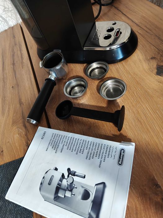 Ekspres DELONGHI Dedica Style EC685.BK