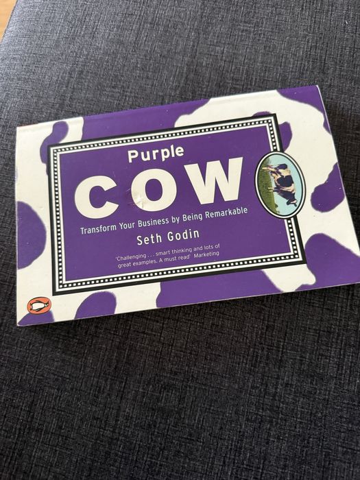 Livro em inglês “Purple Cow - Seth Godin”