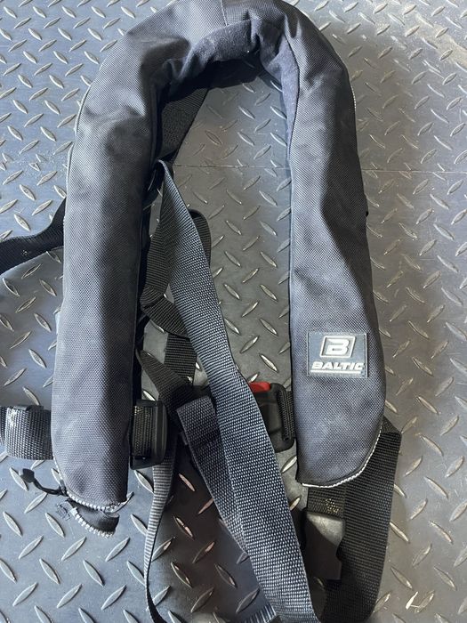 Жилет спасательный