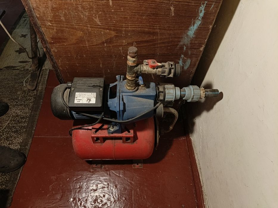 Продам б/у водонасосну станцію