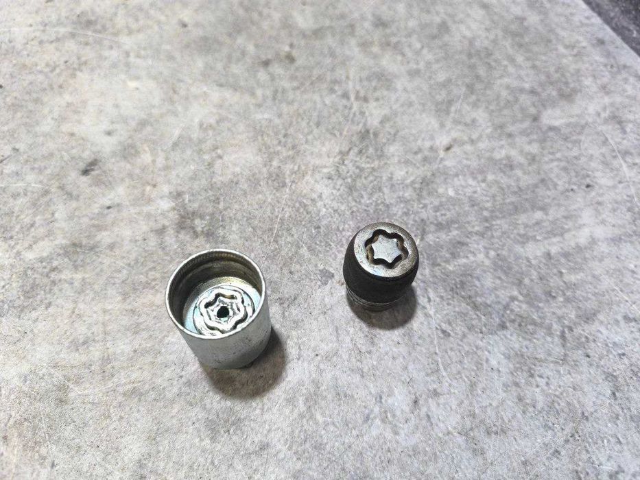 Оригінальні секретки на колеса  Nissan Juke Qashqai Rogue Tiida Murano