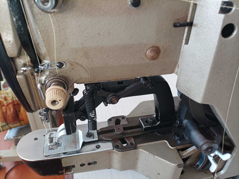 Máquina de costura travet