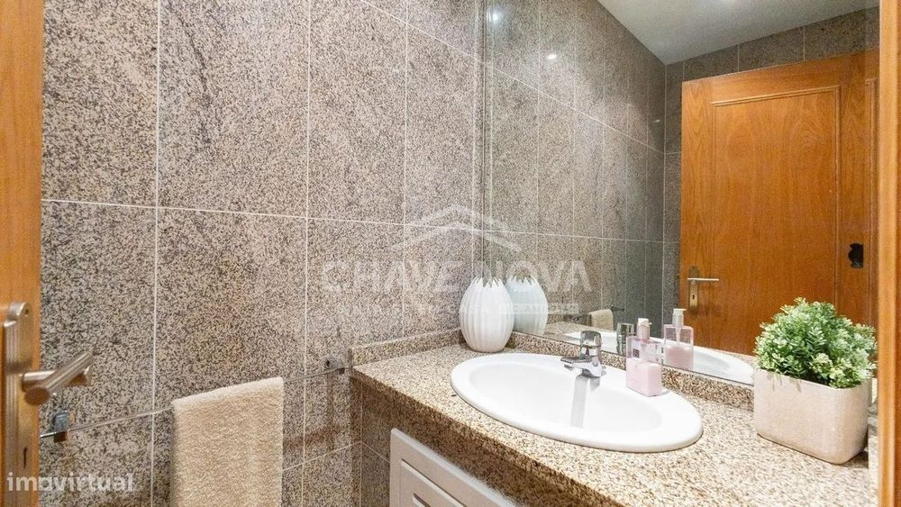 T3 Maia | Condomínio Fechado com Piscina Interior