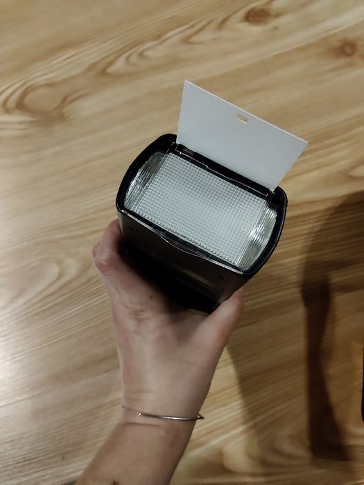 Lampa błyskowa YN565EX z mocowaniem Nikona