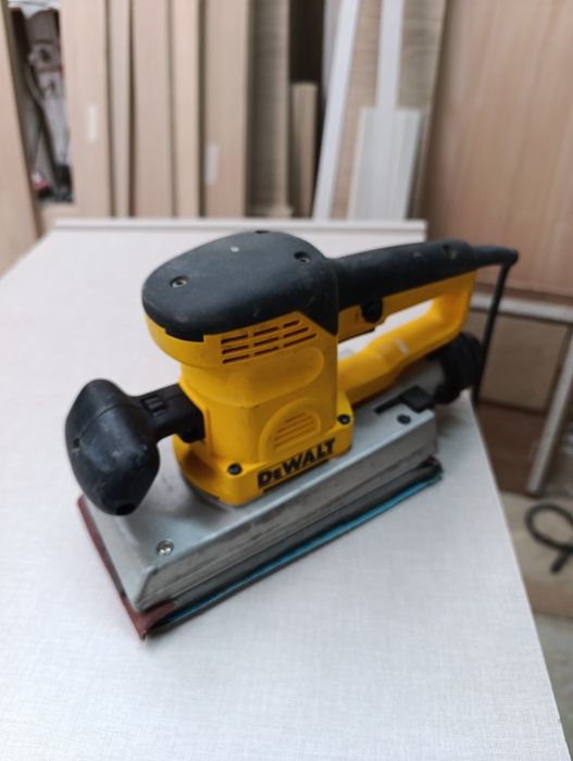 Lixadeira DeWalt monofásica
