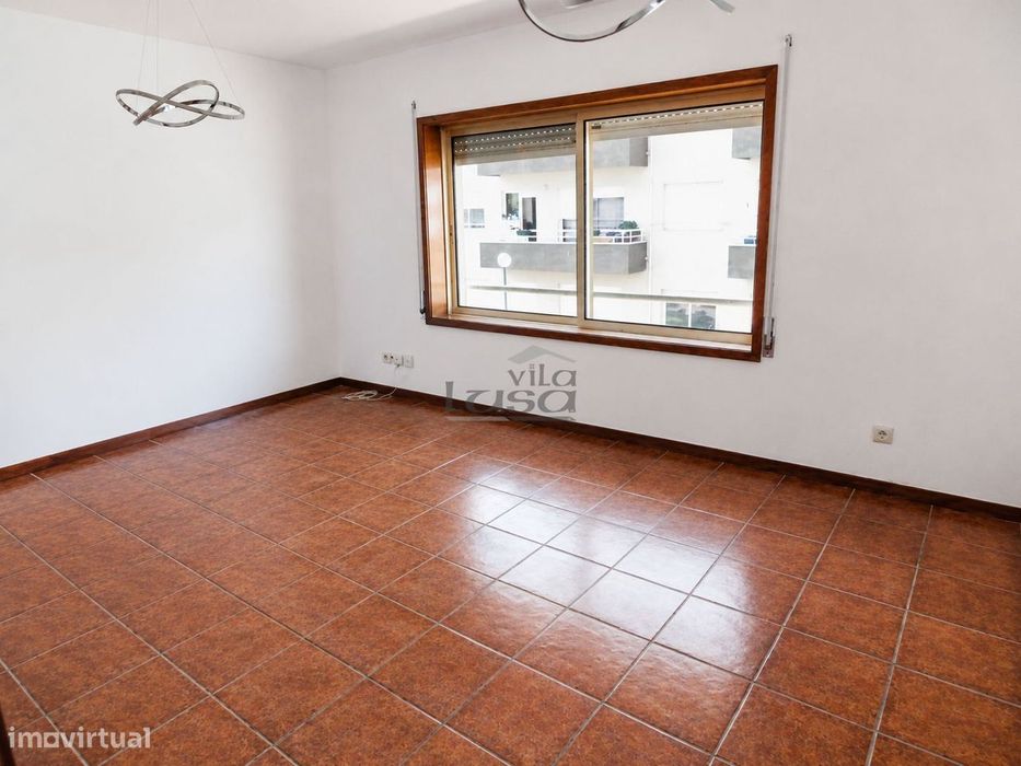 T2 Rua da Bélgica totalmente renovado, com 2 frentes, lugar de garagem