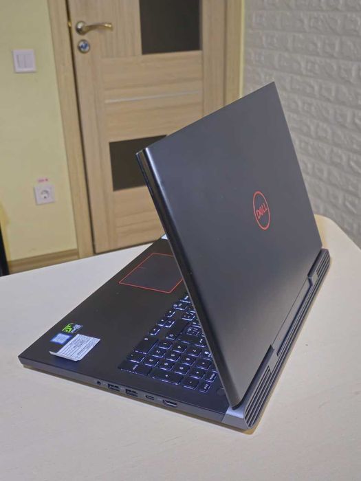 Ноутбук DELL Inspirion P72F 16" Core I7-7700/16Gb/SSD 256Gb/GTX1060