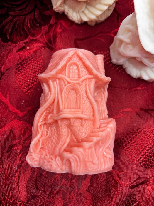 Piękna świeczka świeca domek, chatka czarownicy