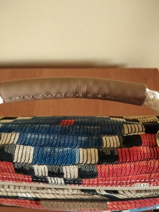 Маленька текстильна сумочка від бренду Longchamp