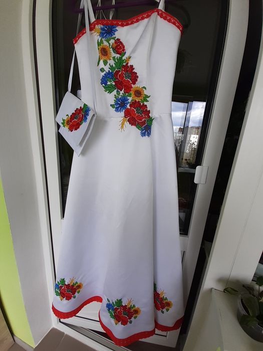 Плаття нарядне (вишите), для дівчаток на причастя та нарядні