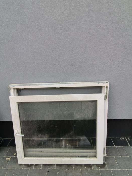 Продаються 2 вікна б/в.